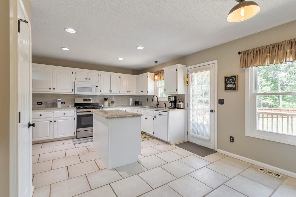 79 Riverstone Way Jasper, GA 30143 - Photo 4 of 79