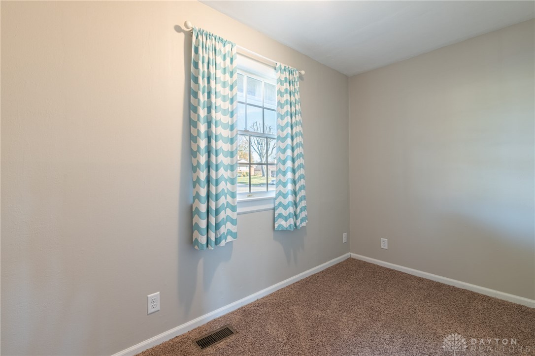 1621 Spaulding Road Dayton, OH 45432 - Photo 8 of 18 Gallery Image 8