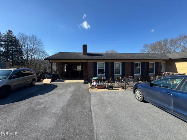 $324,999 | 928 Sir Echo Drive, Kingsport, TN 37663