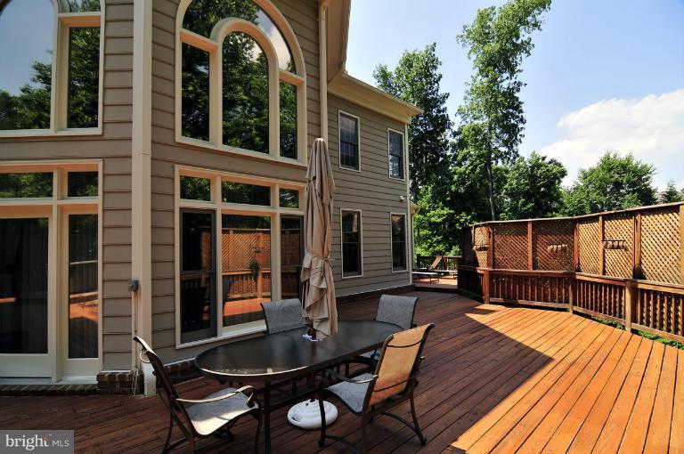 895 Chinquapin Road McLean, VA 22102 - Photo 12 of 28 Exterior (Rear)