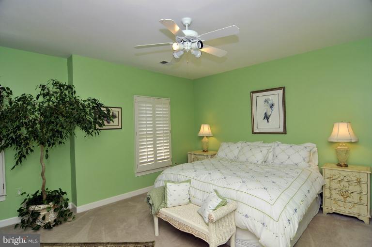 895 Chinquapin Road McLean, VA 22102 - Photo 17 of 28 Bedroom