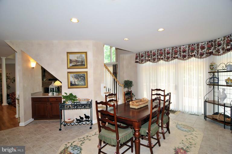 895 Chinquapin Road McLean, VA 22102 - Photo 2 of 28 Kitchen