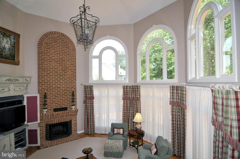 895 Chinquapin Road McLean, VA 22102 - Photo 5 of 28 Family Room