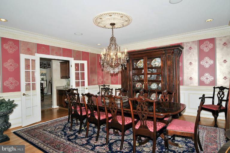 895 Chinquapin Road McLean, VA 22102 - Photo 6 of 28 Dining Room