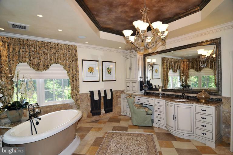 895 Chinquapin Road McLean, VA 22102 - Photo 7 of 28 Bath (Master)