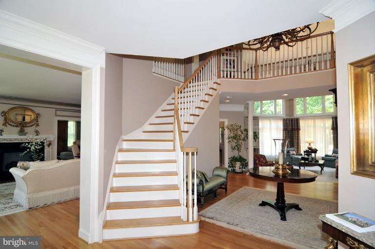 895 Chinquapin Road McLean, VA 22102 - Photo 10 of 28 Interior (General)