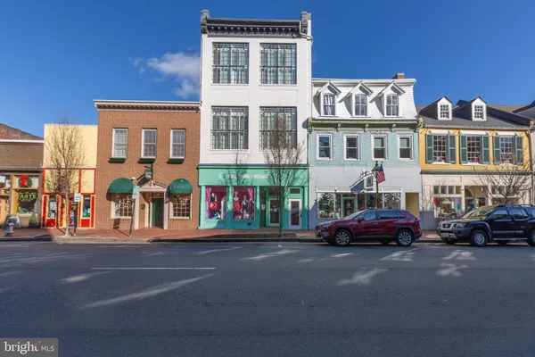 $1,600 | 809 Caroline Street, Fredericksburg, VA 22401