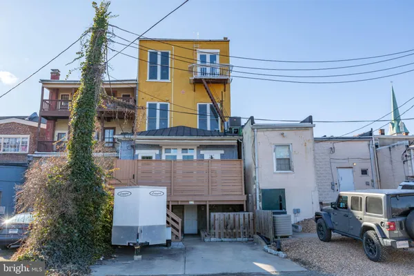 $1,600 | 809 Caroline Street, Fredericksburg, VA 22401