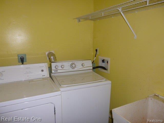 7907 Pingree Road Pinckney, MI 48169 - Photo 21 of 26 264-041382 Laundry Room.jpg