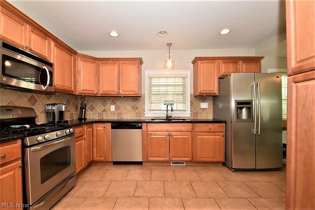 3309 Stockholm Road Cleveland, OH 44120 - Photo 11 of 35