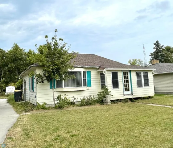 $45,000 | 322 1st Avenue Northwest, Hillsboro, ND 58045