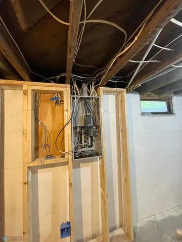 $45,000 | 322 1st Avenue Northwest, Hillsboro, ND 58045