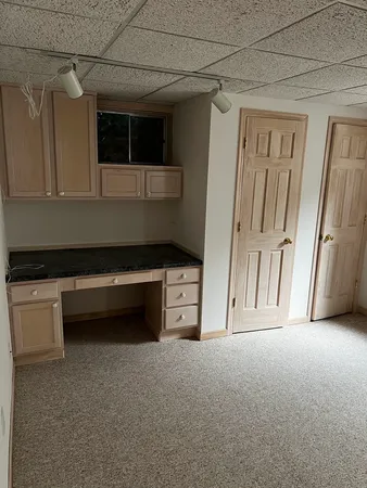 a view of a livingroom with furniture