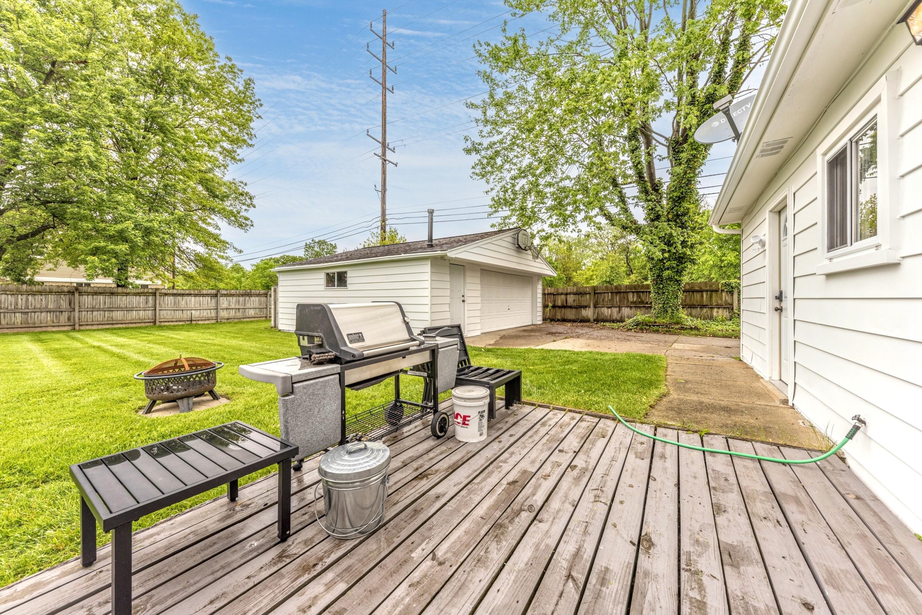 204 Meadowlake Road Canton, MI 48188 - Photo 2 of 44 MLS2_deck_to_yard_and_garage