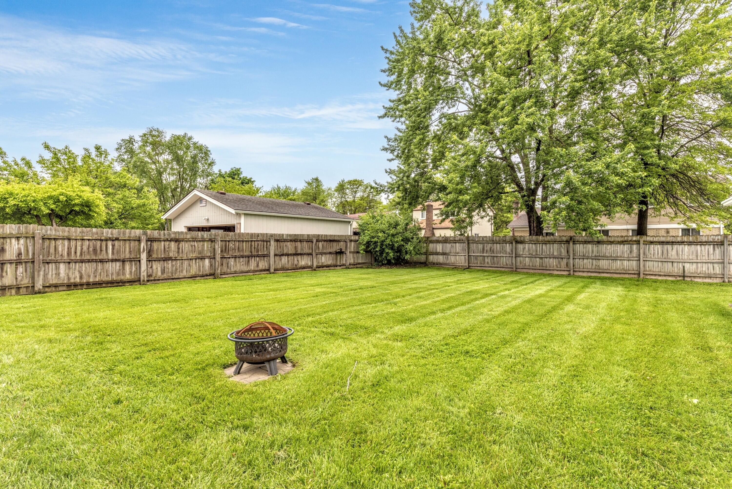 204 Meadowlake Road Canton, MI 48188 - Photo 3 of 44 MLS3_Large_Fully_Fenced_Yard