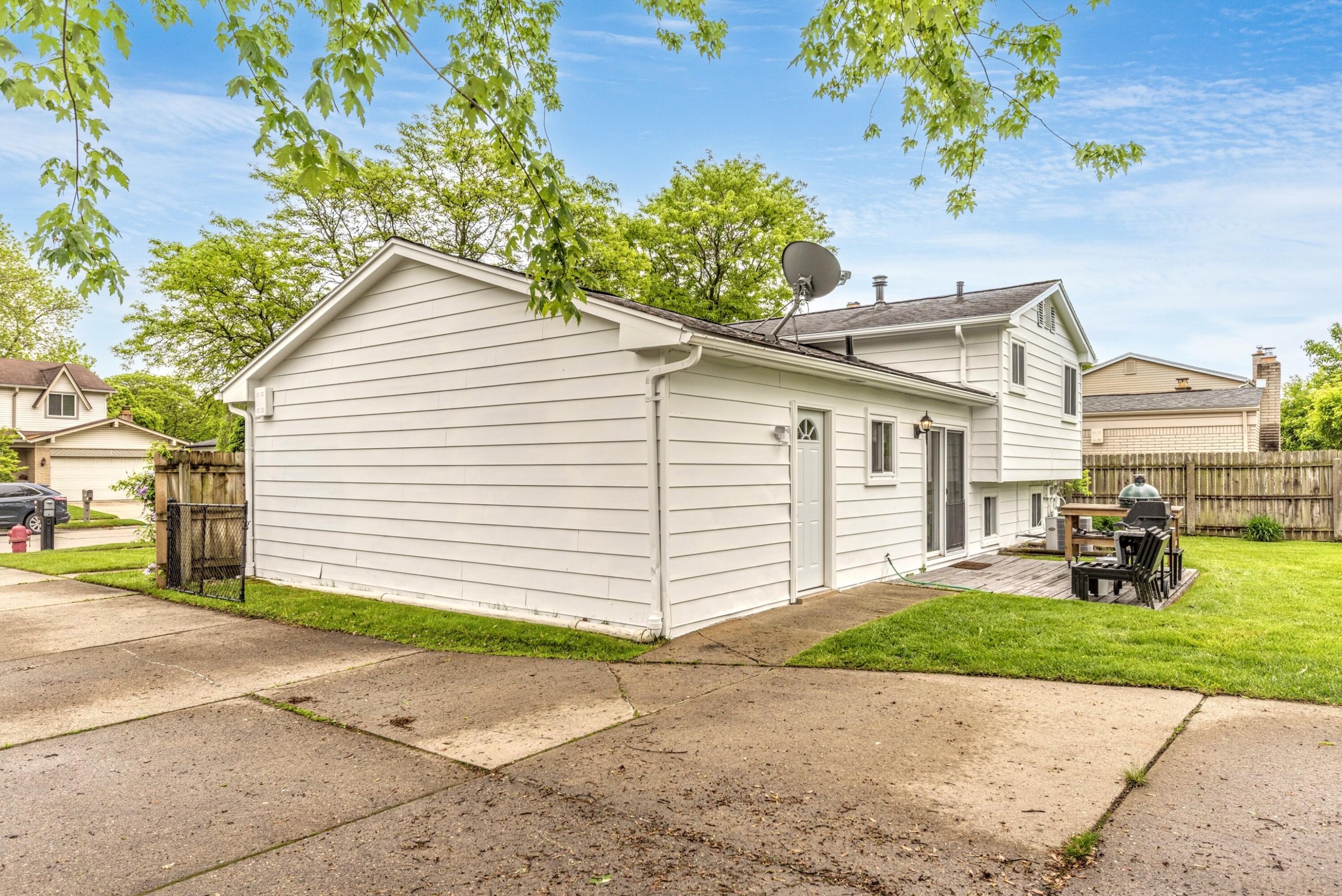 204 Meadowlake Road Canton, MI 48188 - Photo 41 of 44 MLS39
