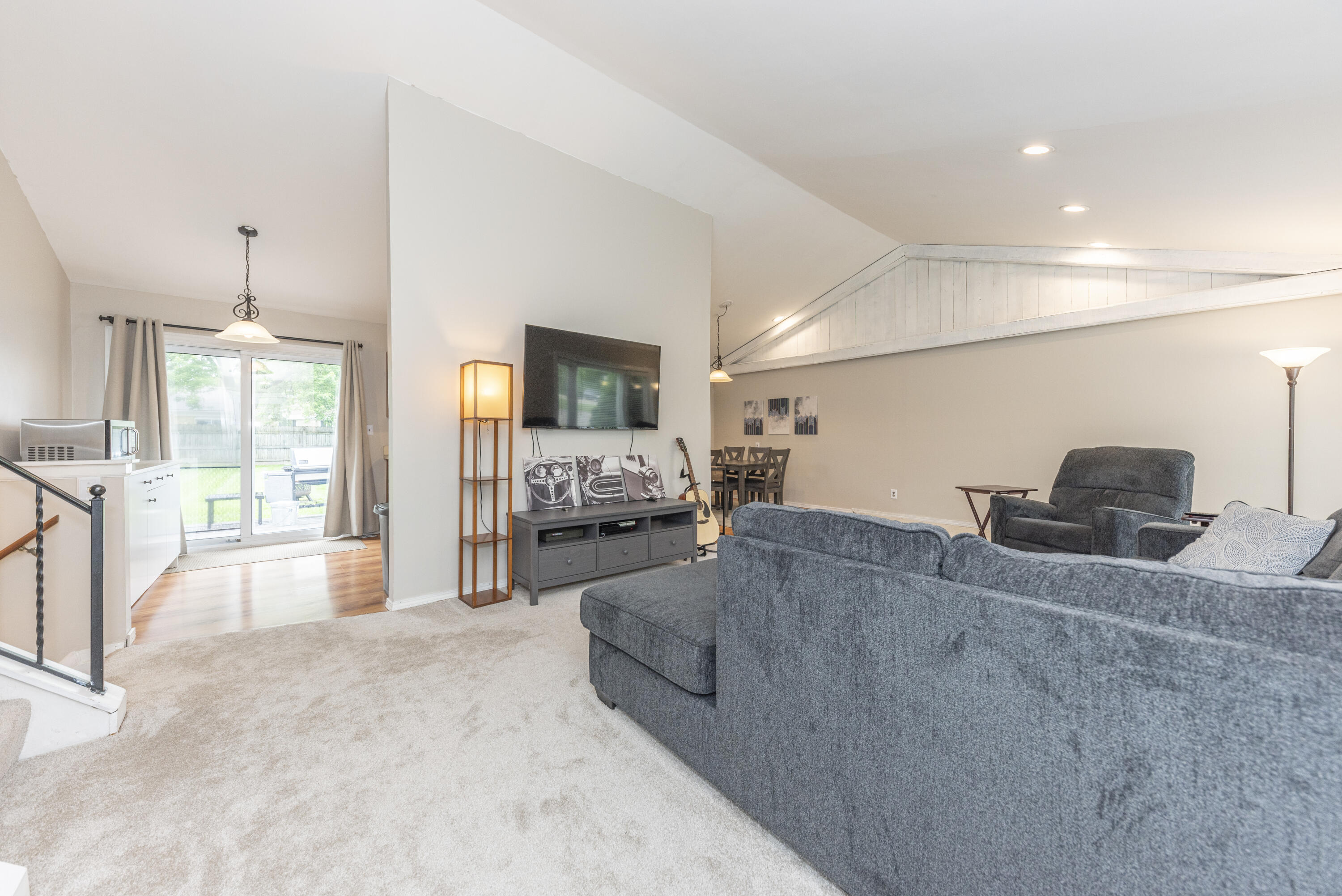 204 Meadowlake Road Canton, MI 48188 - Photo 6 of 44 MLS6_LivingRoom