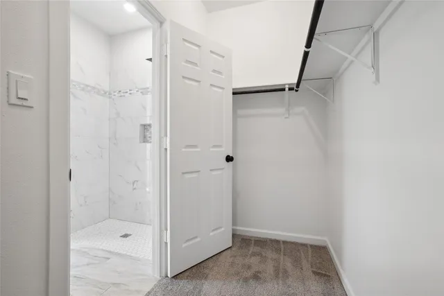 a view of a house with backyard and trees