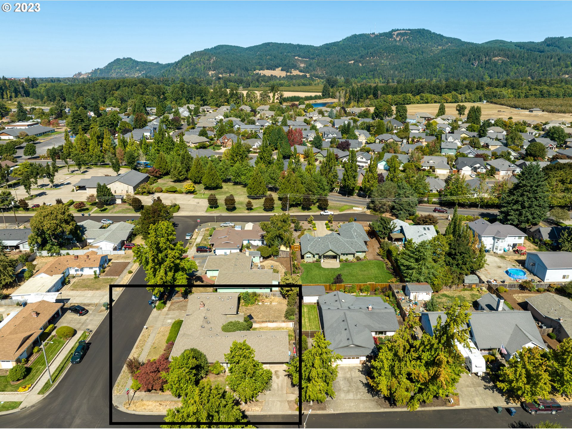 806 V Street Springfield, OR 97477 - Photo 11 of 14 an aerial view of residential house with outdoor space and river