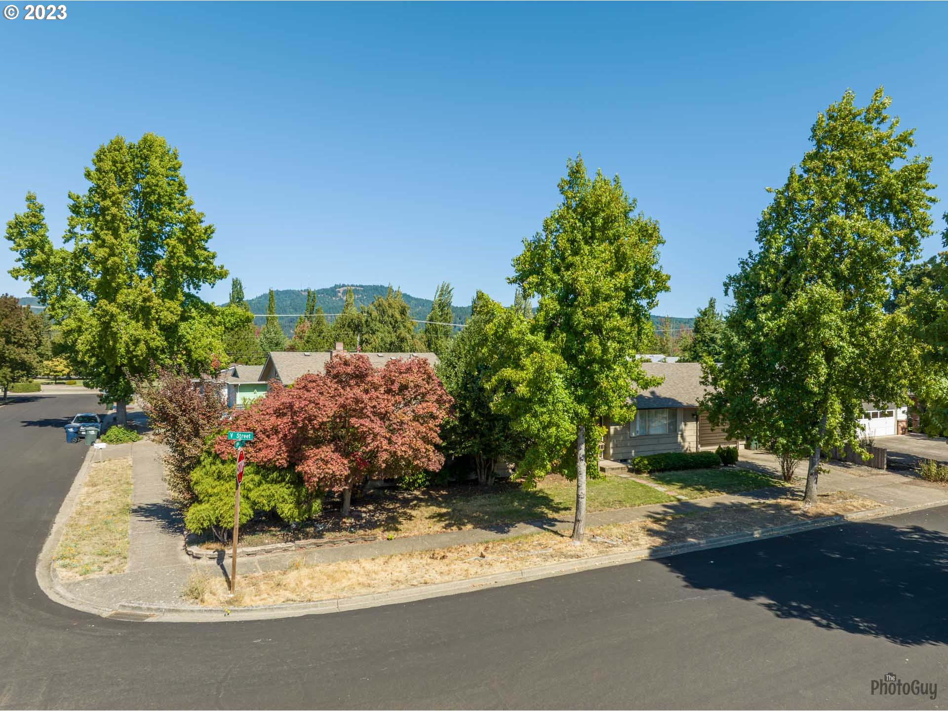 806 V Street Springfield, OR 97477 - Photo 3 of 14 a white bath tub sitting in a middle of a yard