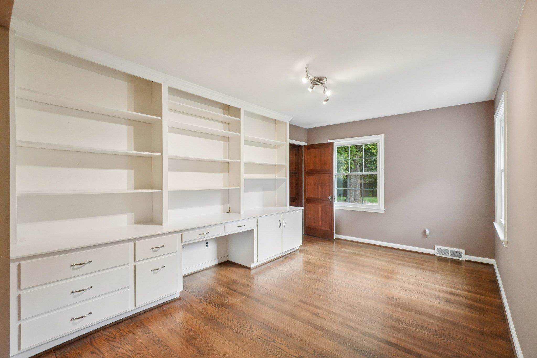 6022 Orion Road Rochester, MI 48306 - Photo 21 of 76 50186662-b0e60b24-ed3a-4b75-9dcb-de7a83bc11ae.JPG