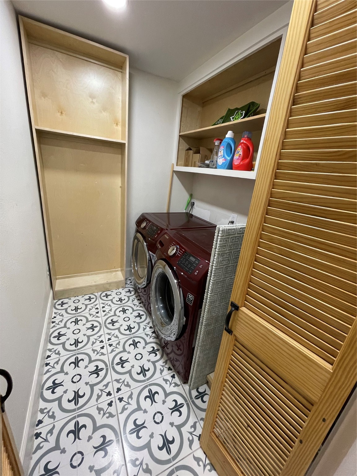 17122 Springfield Drive Conroe, TX 77302 - Photo 11 of 20 Laundry Room