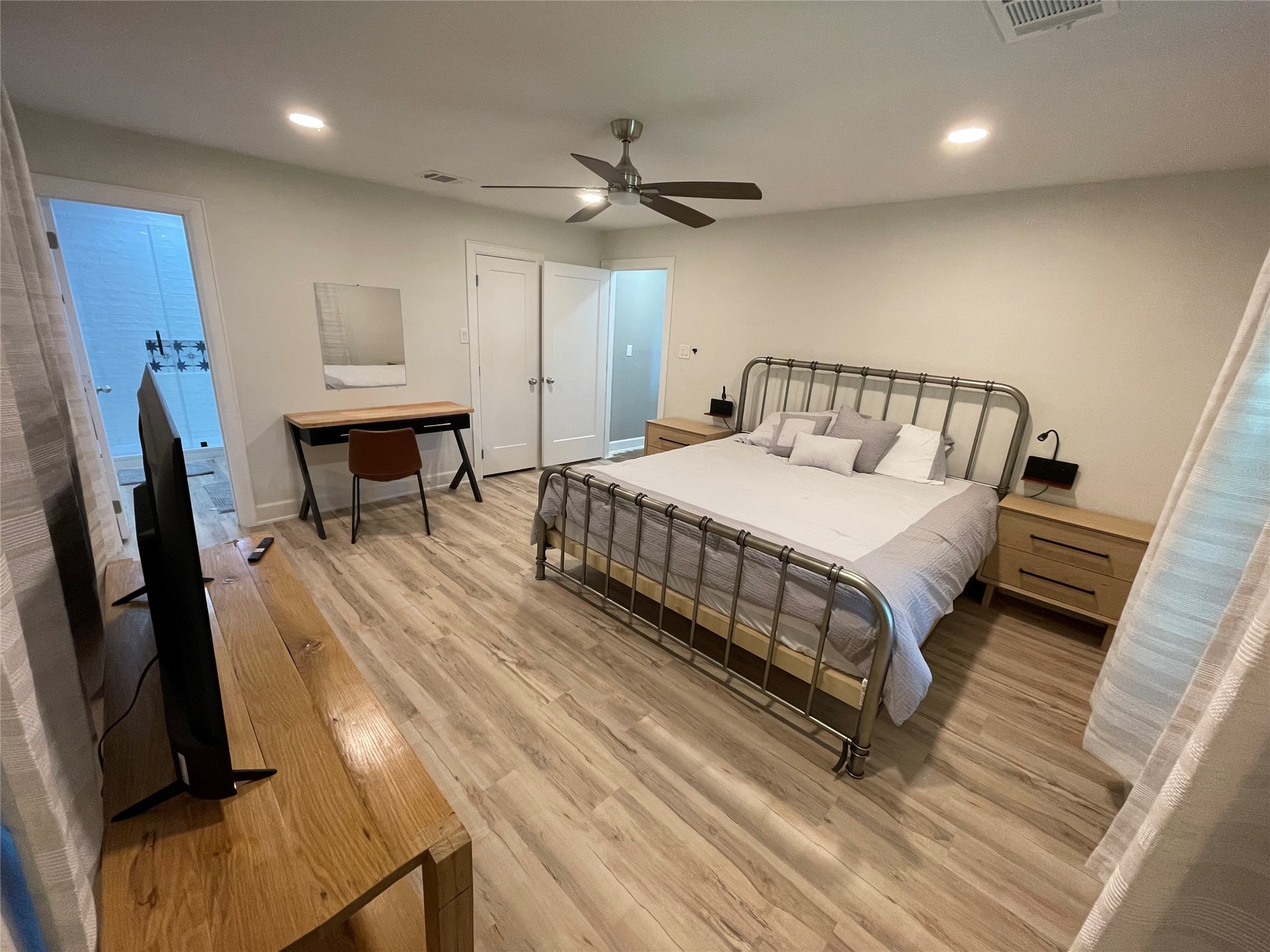 17122 Springfield Drive Conroe, TX 77302 - Photo 12 of 20 Master/Primary Bedroom