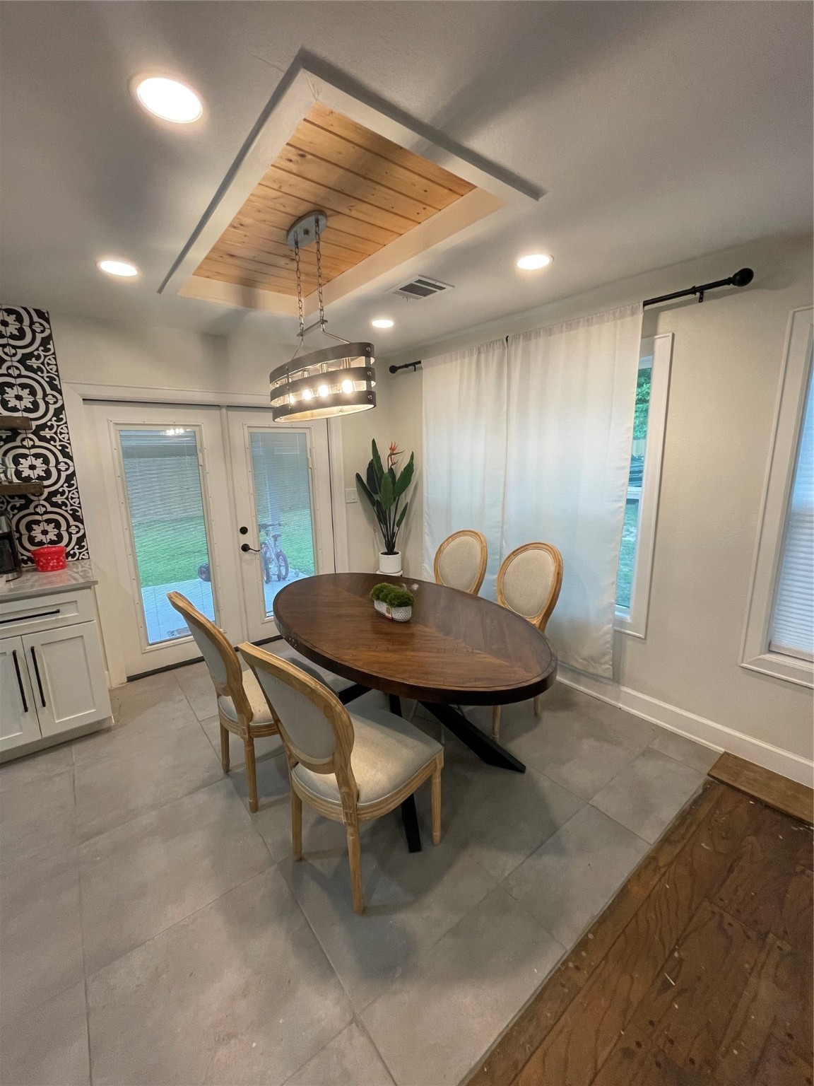 17122 Springfield Drive Conroe, TX 77302 - Photo 9 of 20 Dining Room (2)
