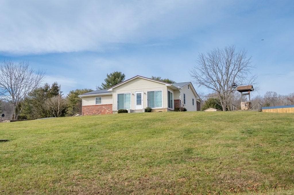 3549 Old Baltimore Road Draper, VA 24324 - Photo 4 of 74 Gallery Image 4