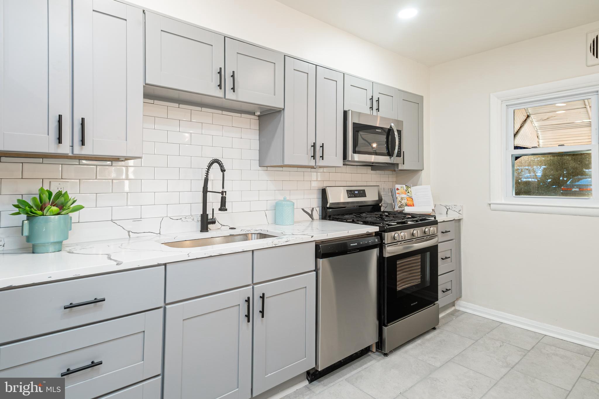 6138 Dunroming Road Baltimore, MD 21239 - Photo 7 of 25 Kitchen
