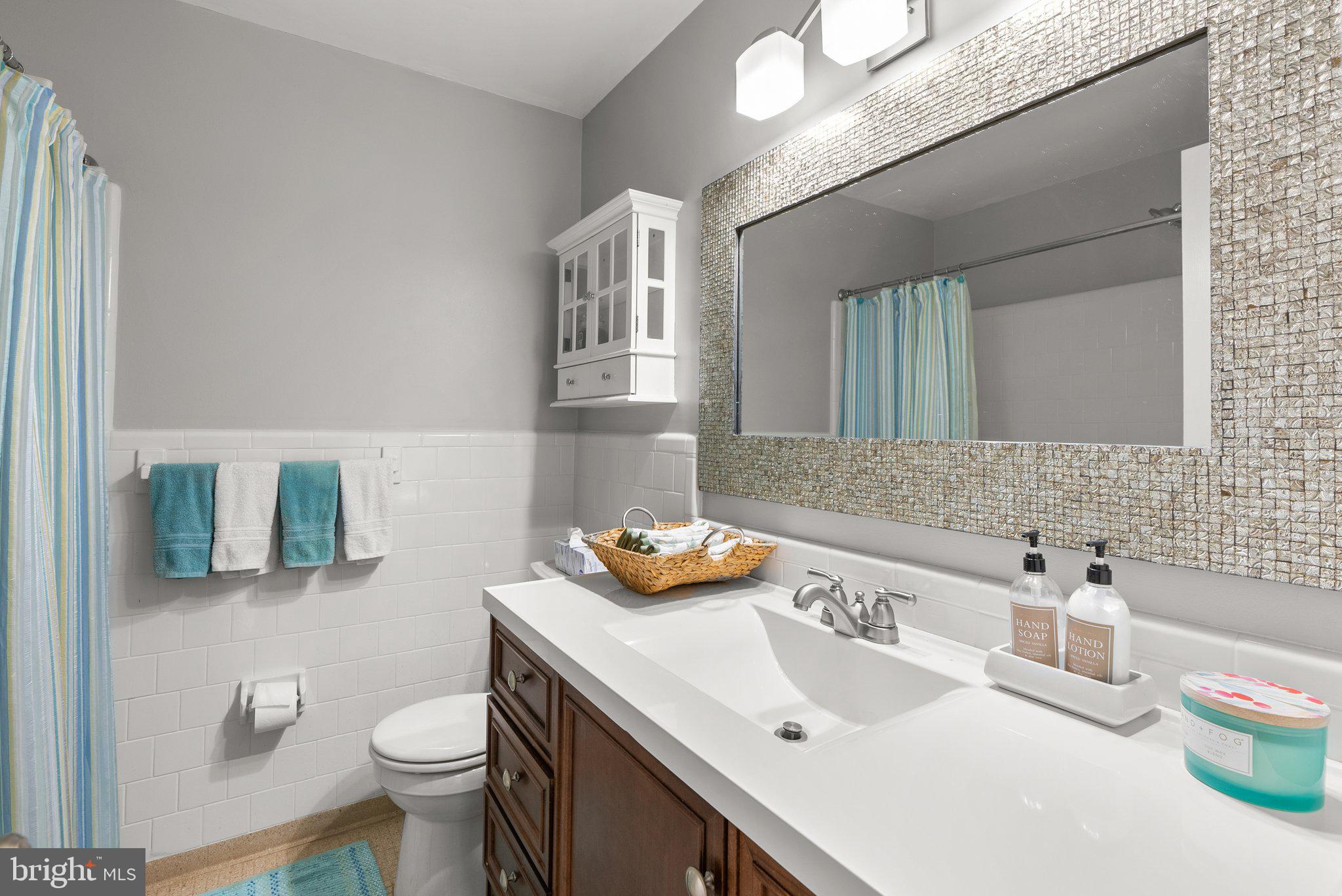 26811 Clarksburg Road Damascus, MD 20872 - Photo 25 of 46 Hall full bath