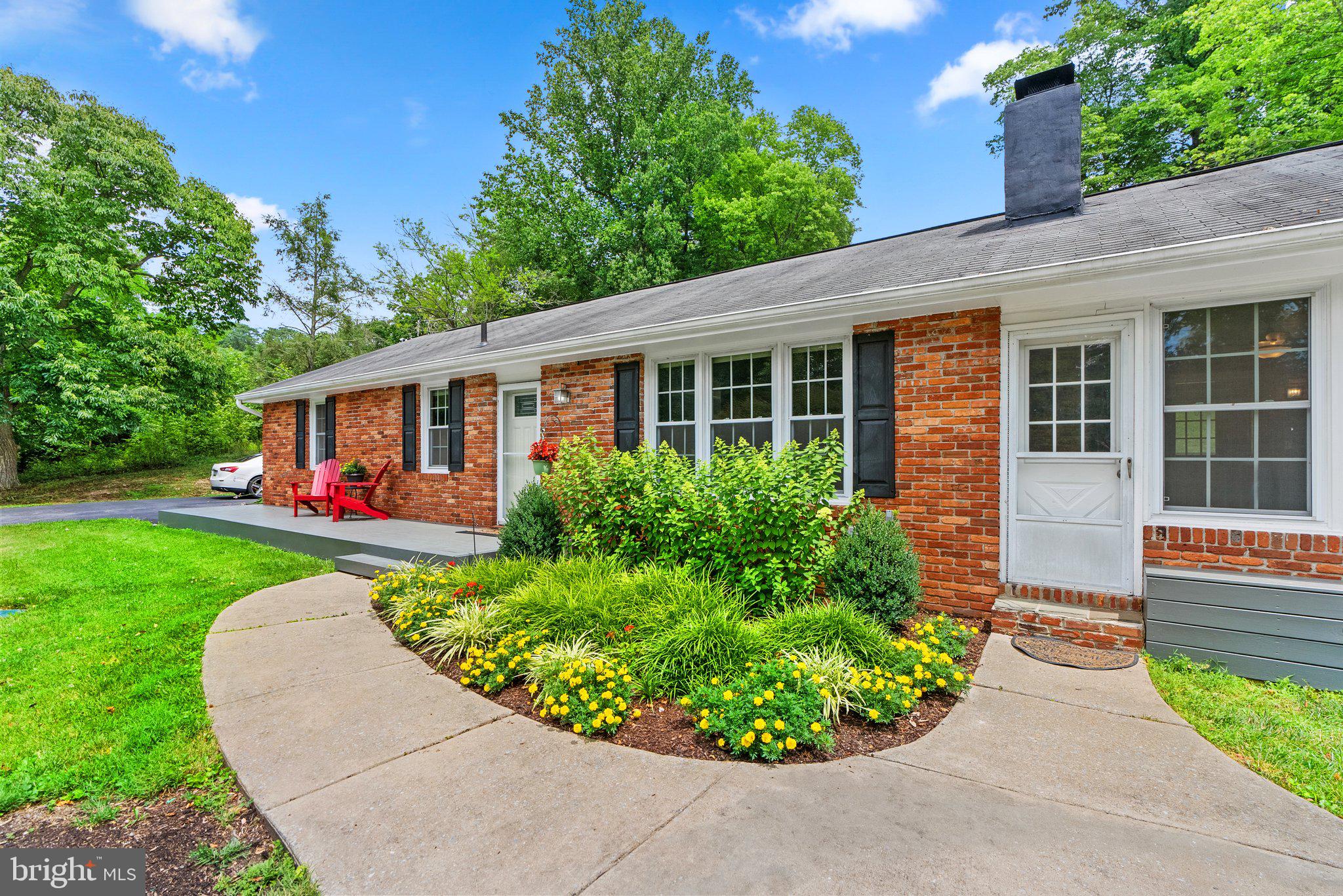 26811 Clarksburg Road Damascus, MD 20872 - Photo 4 of 46 Gallery Image 4