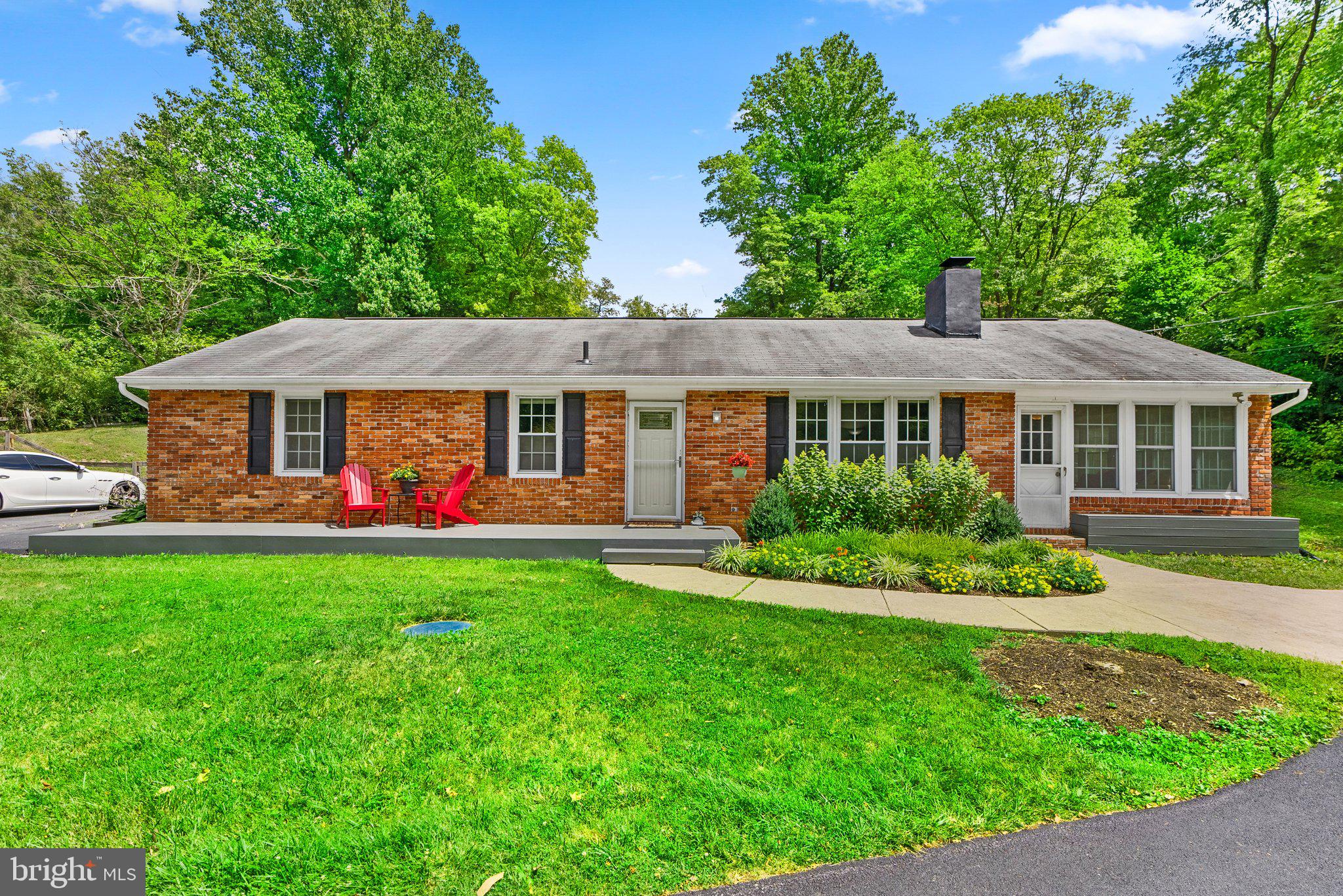 26811 Clarksburg Road Damascus, MD 20872 - Photo 5 of 46 Gallery Image 5