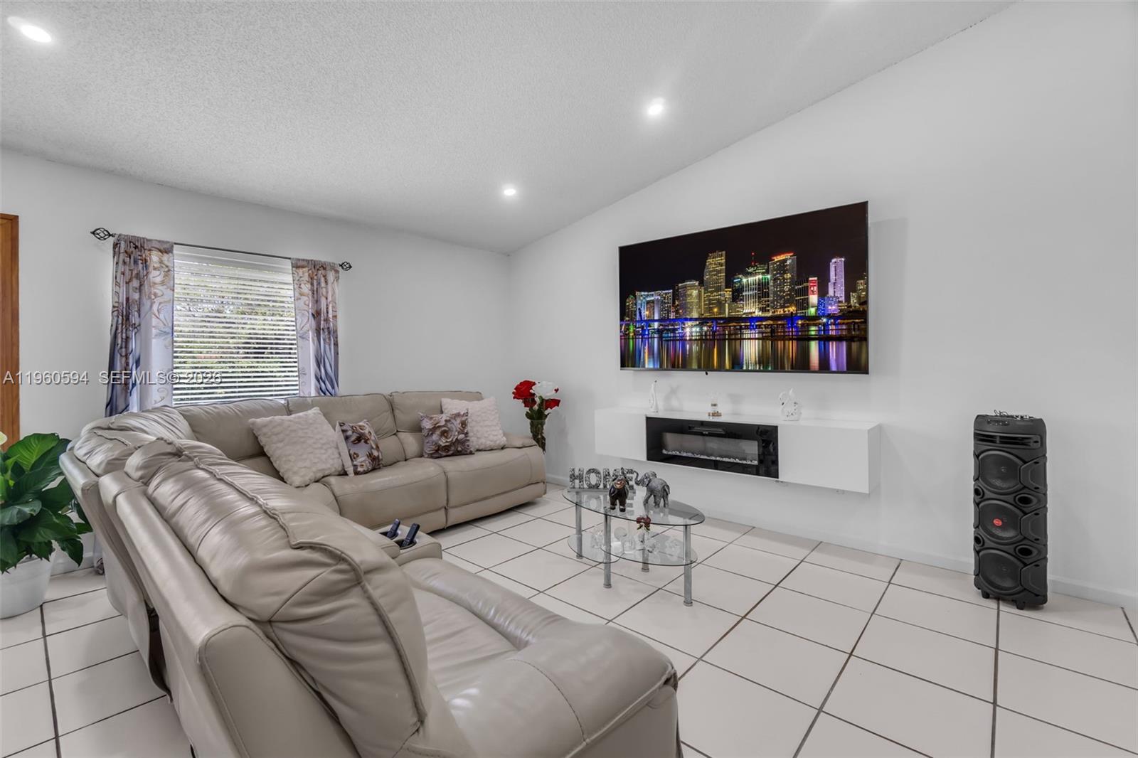 2590 Southeast 7th Place Homestead, FL 33033 - Photo 11 of 54