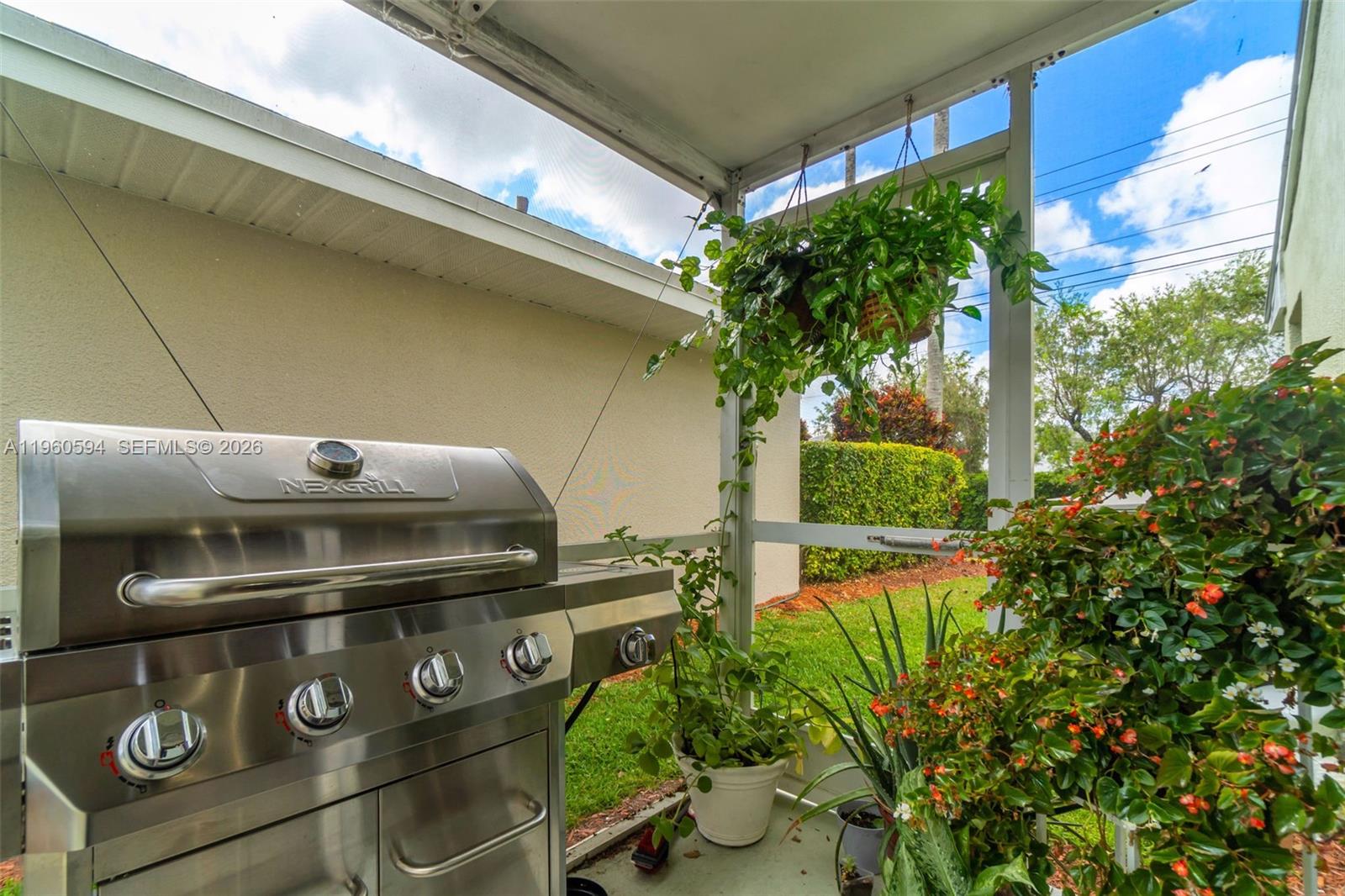 2590 Southeast 7th Place Homestead, FL 33033 - Photo 7 of 54