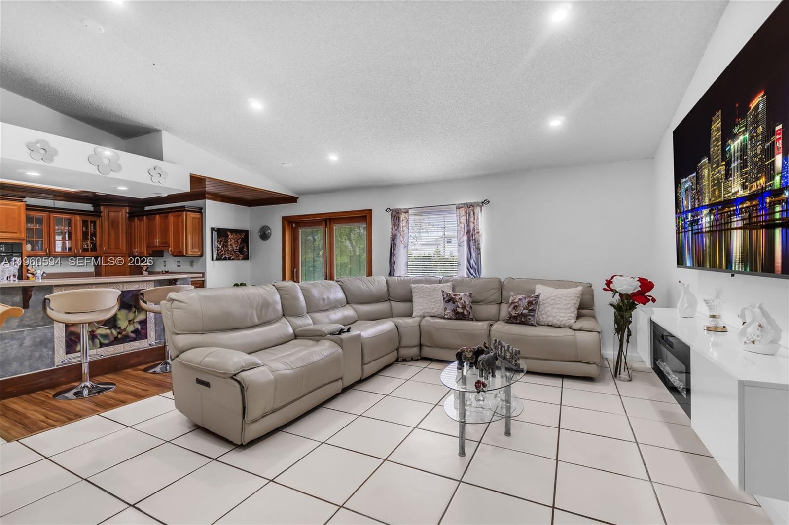 2590 Southeast 7th Place Homestead, FL 33033 - Photo 8 of 54