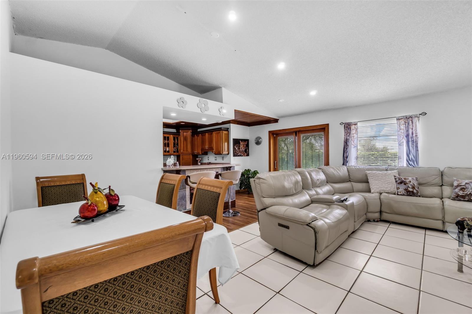 2590 Southeast 7th Place Homestead, FL 33033 - Photo 9 of 54