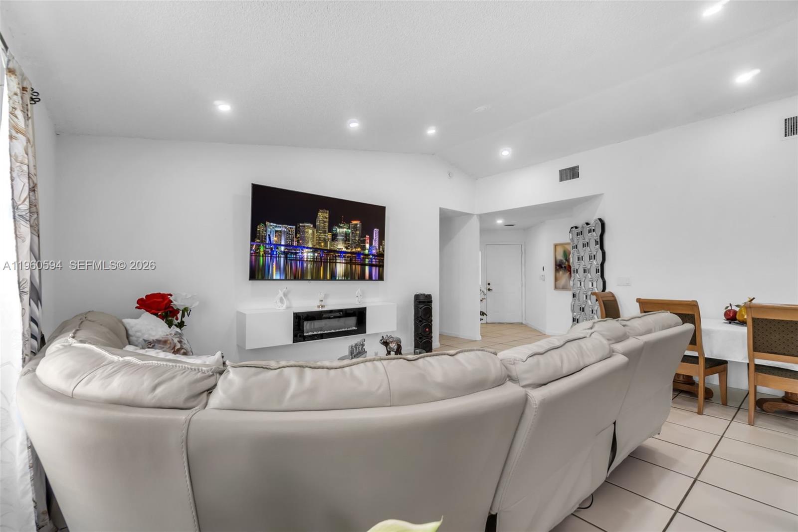 2590 Southeast 7th Place Homestead, FL 33033 - Photo 10 of 54