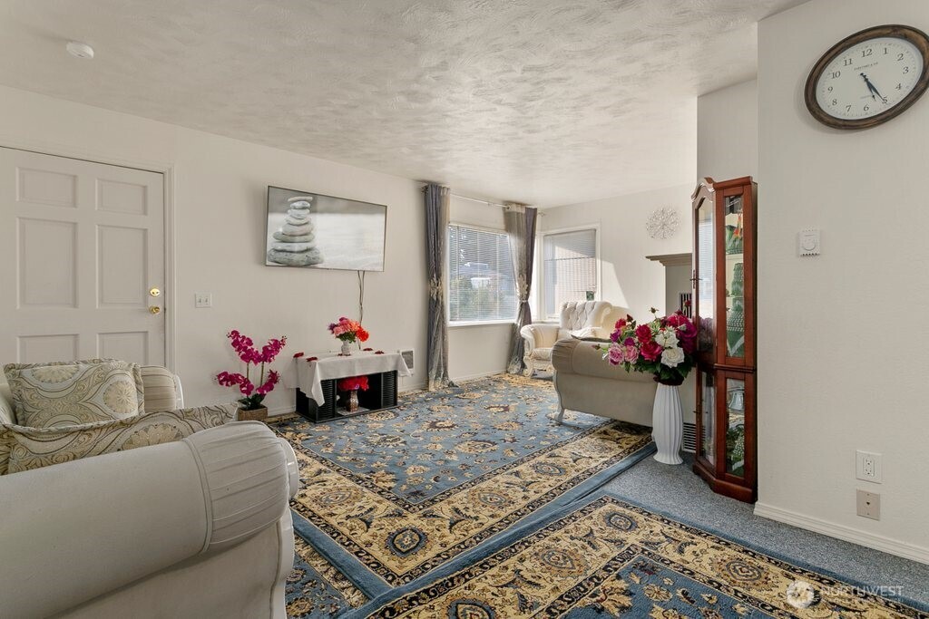 6113 Rockefeller Avenue Everett, WA 98203 - Photo 3 of 32