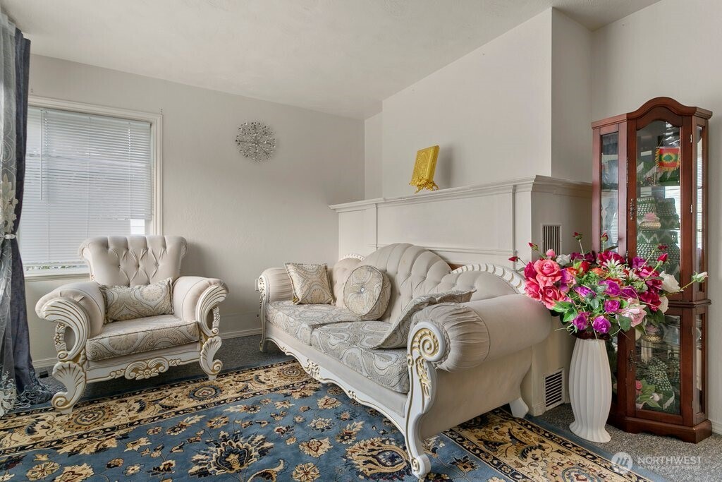 6113 Rockefeller Avenue Everett, WA 98203 - Photo 5 of 32