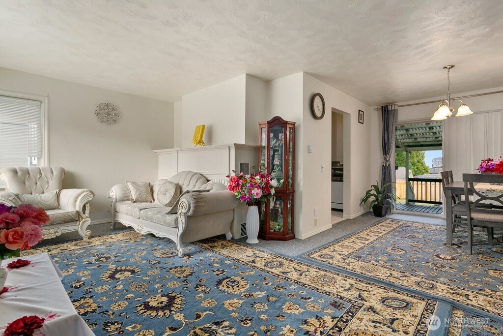 6113 Rockefeller Avenue Everett, WA 98203 - Photo 6 of 32