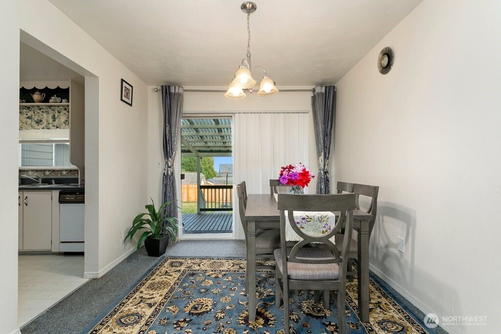 6113 Rockefeller Avenue Everett, WA 98203 - Photo 8 of 32