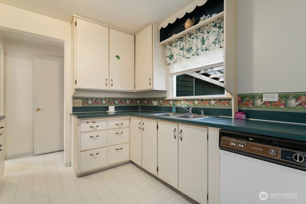 6113 Rockefeller Avenue Everett, WA 98203 - Photo 10 of 32