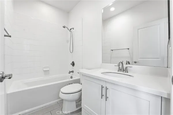 $2,588,800 | 217 Compass, Irvine, CA 92618