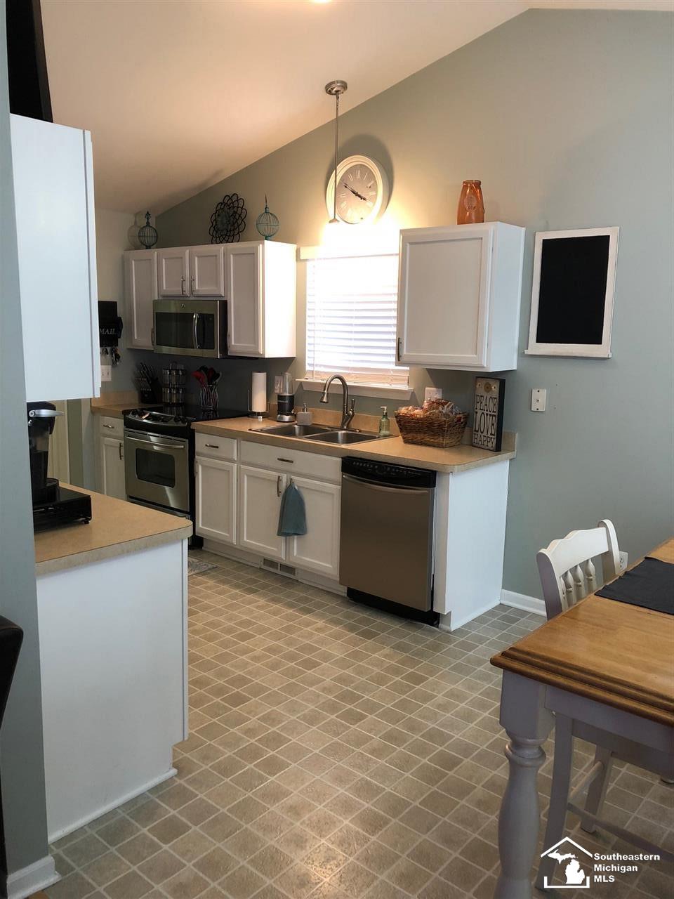 4078 Stone Post Road Newport, MI 48166 - Photo 10 of 22 31370617-9.JPG