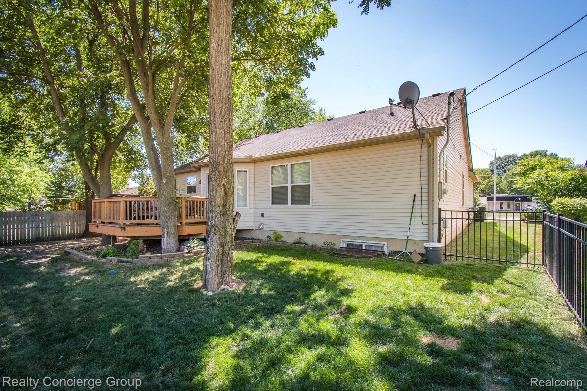 18988 Farmington Road Livonia, MI 48152 - Photo 21 of 22 Farmington Rd-120.jpg