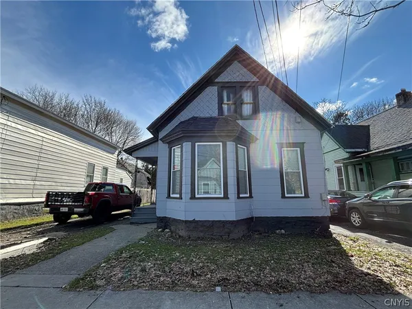 $114,900 | 305 Hartson Street, Syracuse, NY 13204