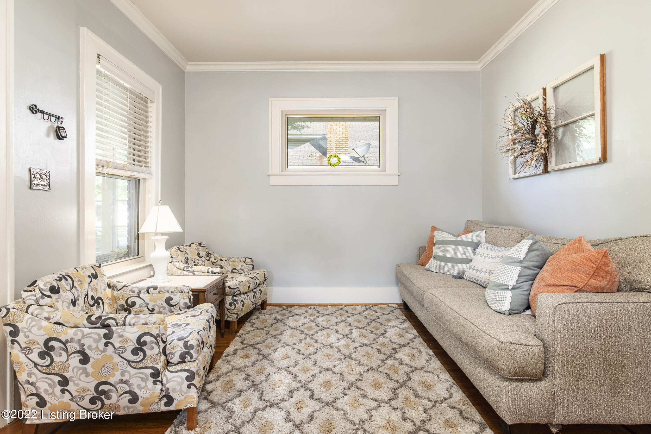 317 Iola Road Louisville, KY 40207 - Photo 8 of 57 8-sitting rm