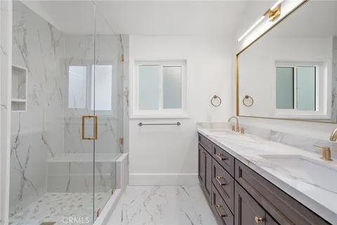 $5,700 | 377 Roycroft Avenue, Long Beach, CA 90814