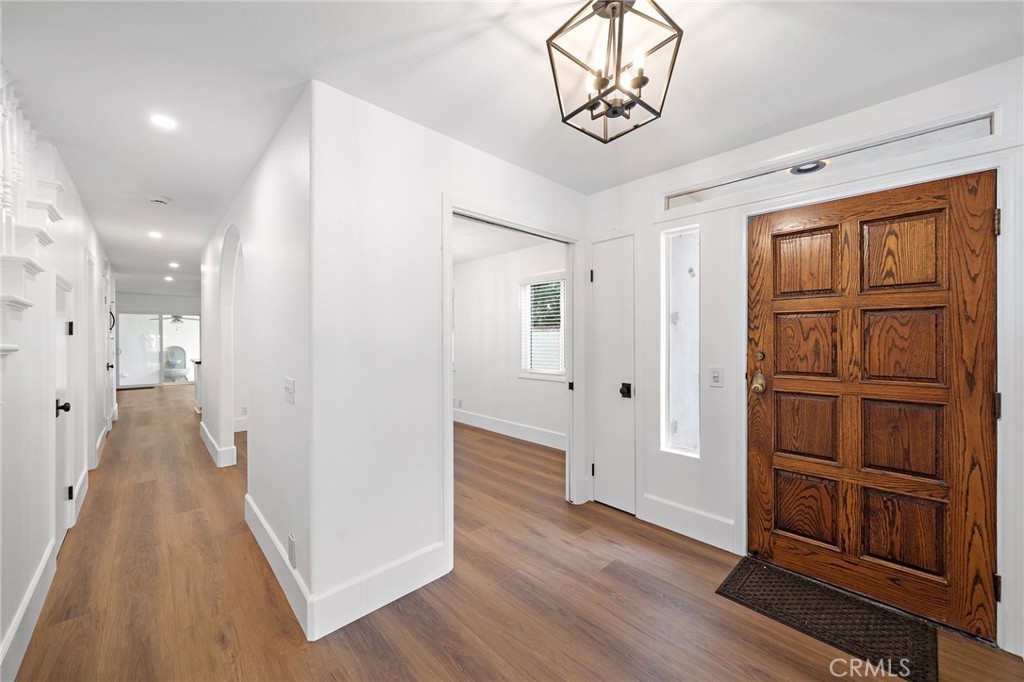 377 Roycroft Avenue Long Beach, CA 90814 - Photo 4 of 35 Formal entry